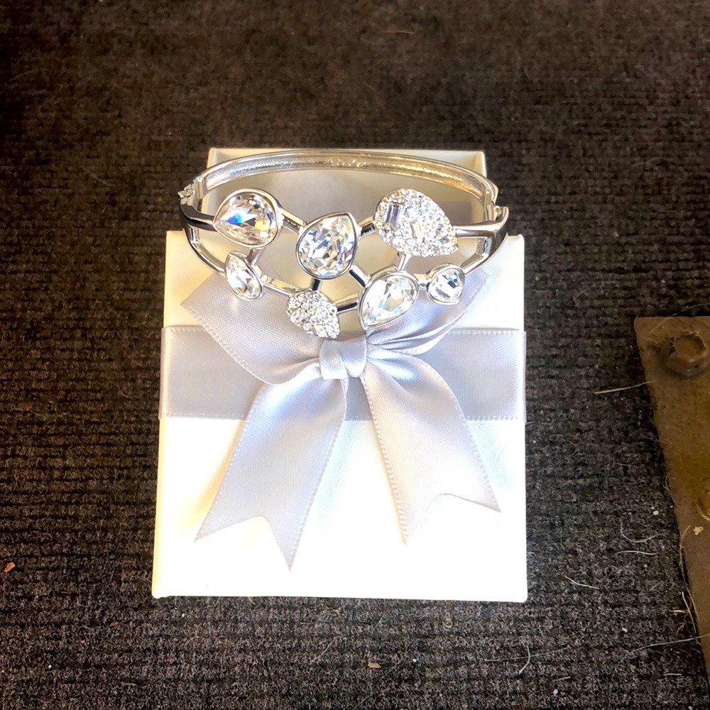 Beautiful Crystal Fashion Bracelet